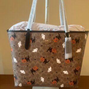 New Coach City Tote In Signature Canvas With Halloween Print CW450